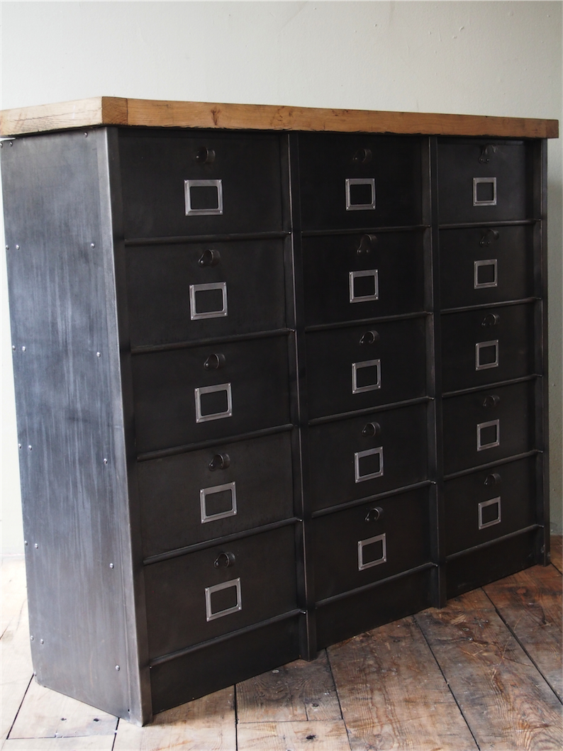 ancien grand meuble 15 casiers industriel strafor plateau chene massif – Image 2