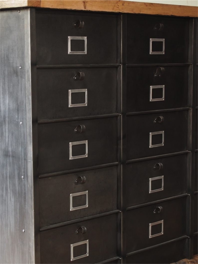 ancien grand meuble 15 casiers industriel strafor plateau chene massif – Image 4