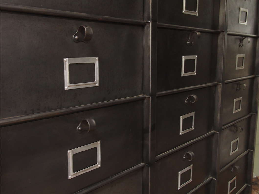 ancien grand meuble 15 casiers industriel strafor plateau chene massif – Image 9