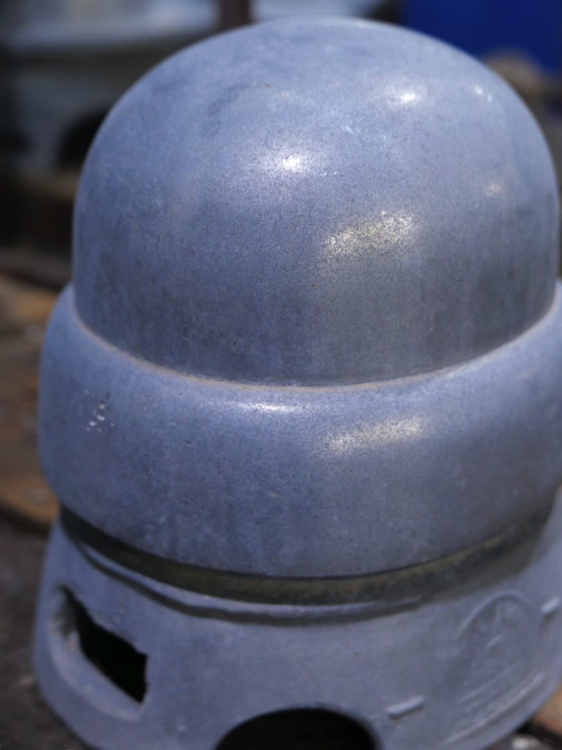 ancien moule industriel a chapeau en fonte d'alu – Image 4