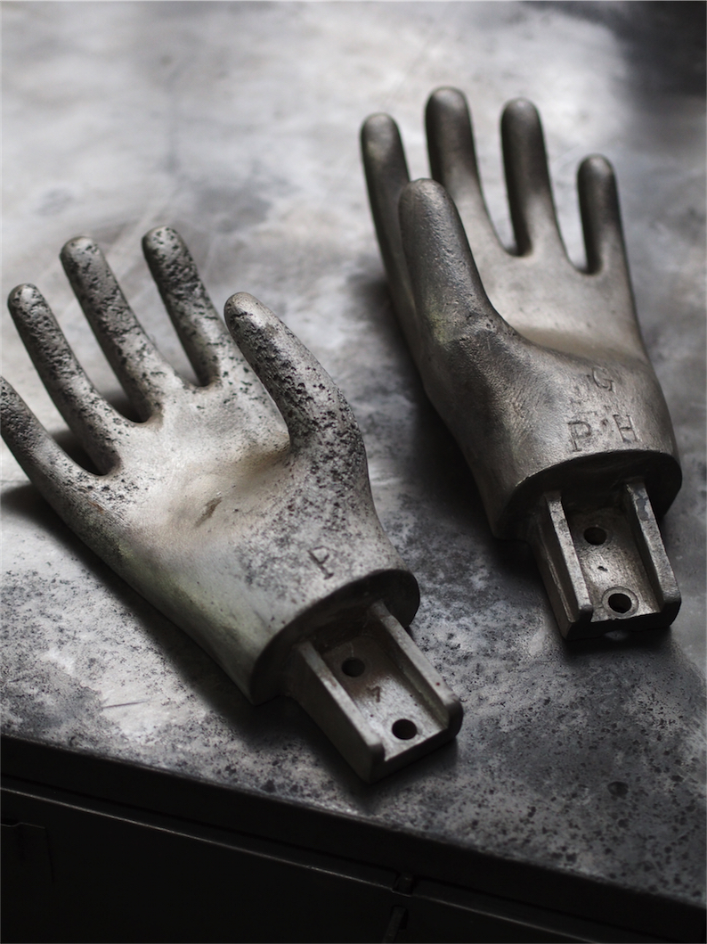 Paire grand moule industriel pour la fabrication de gants en alu – Image 2