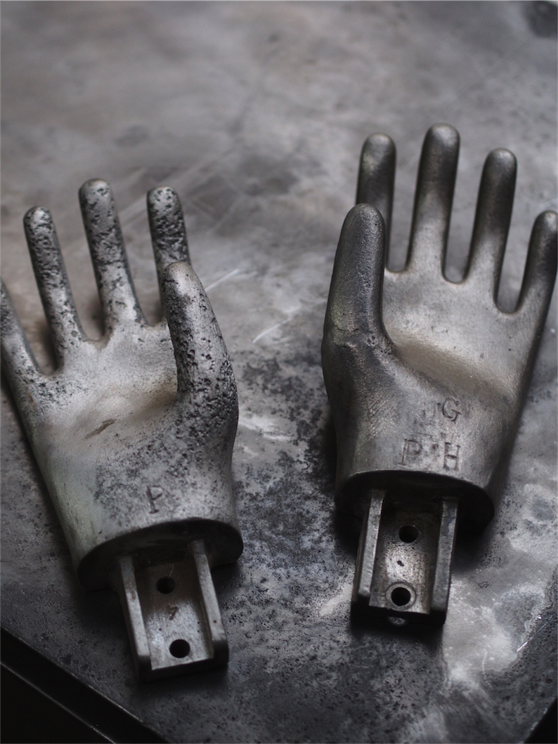 Paire grand moule industriel pour la fabrication de gants en alu – Image 3