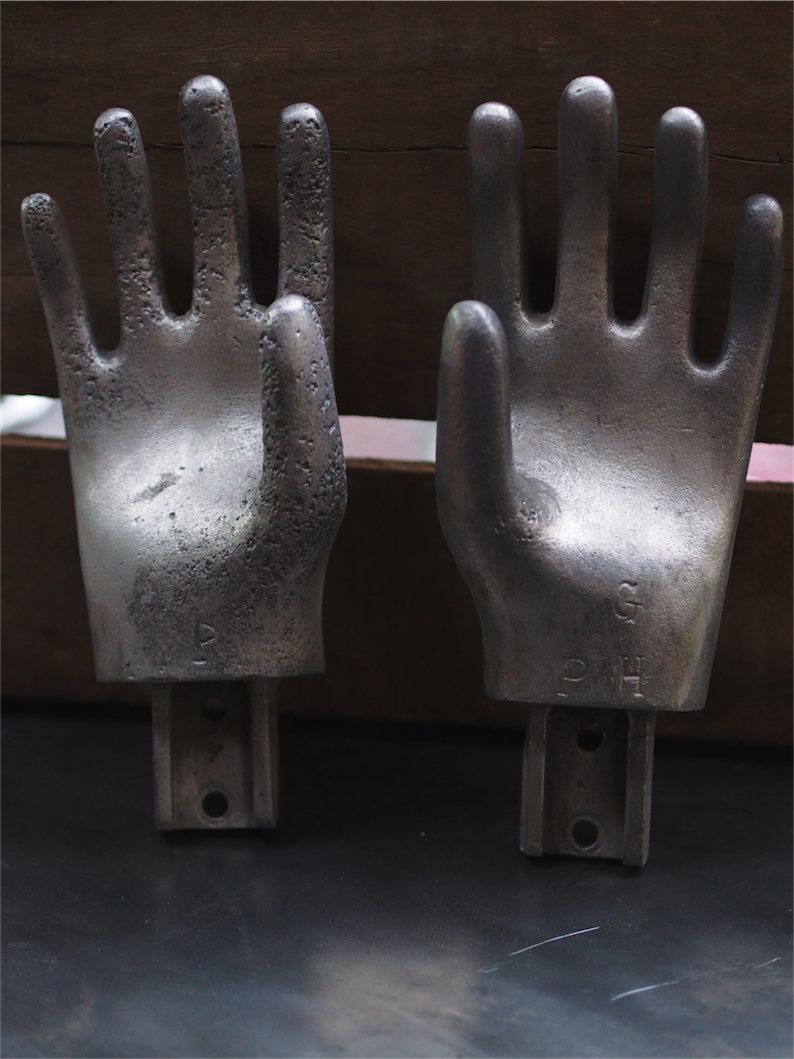 Paire grand moule industriel pour la fabrication de gants en alu – Image 4