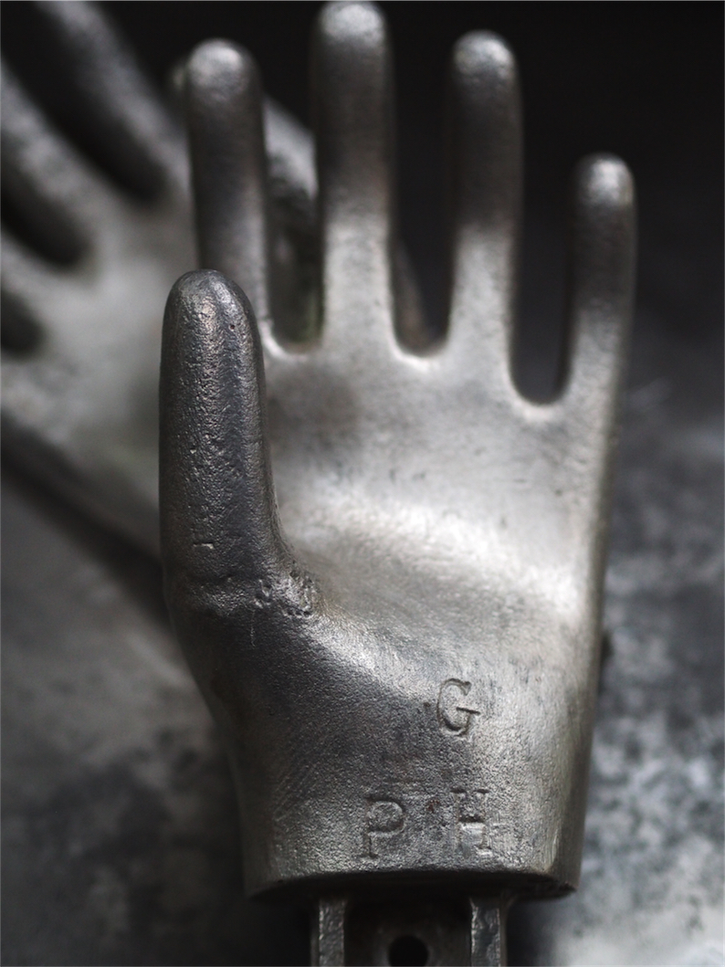 Paire grand moule industriel pour la fabrication de gants en alu – Image 6