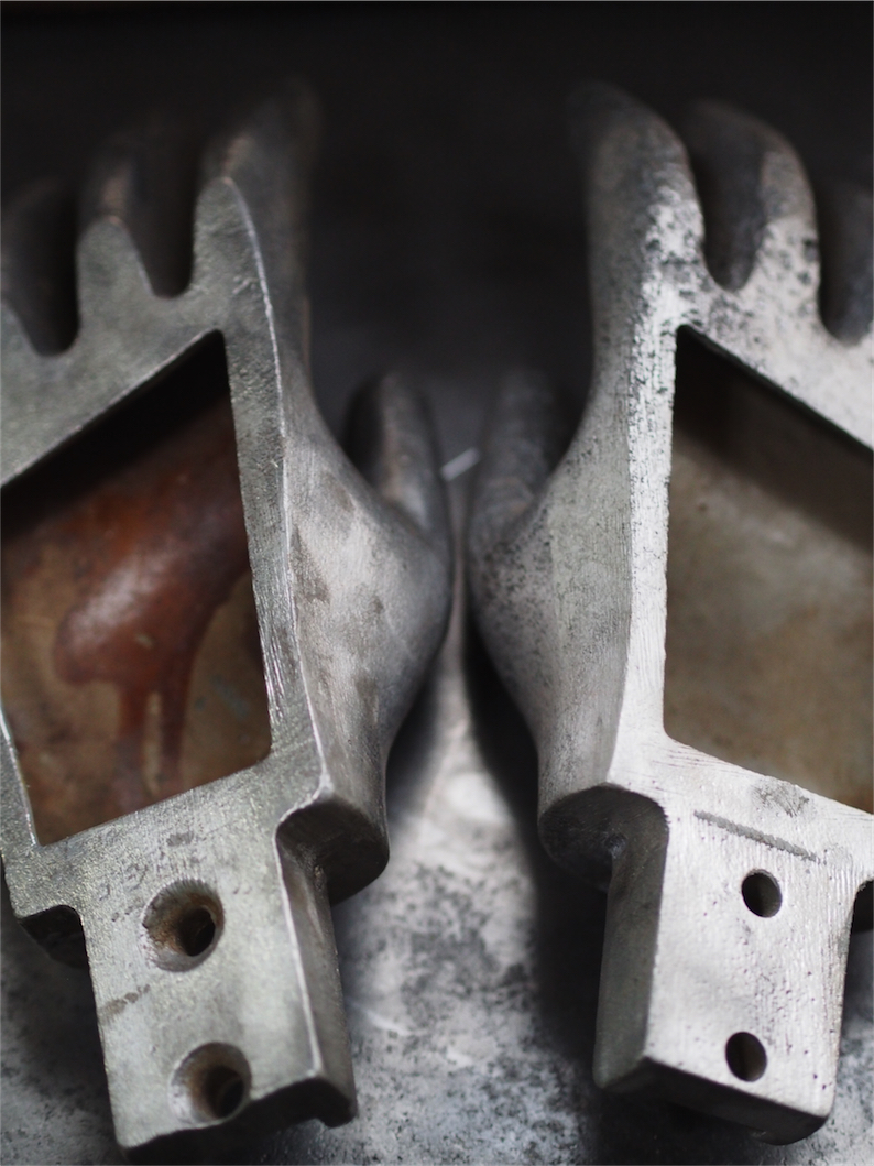 Paire grand moule industriel pour la fabrication de gants en alu – Image 9