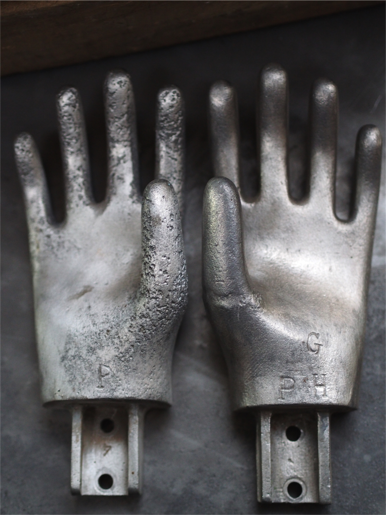 Paire grand moule industriel pour la fabrication de gants en alu – Image 10