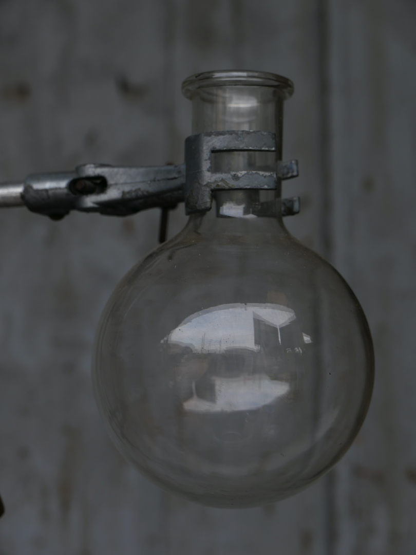 pied de laboratoire patiné verrerie 1 globes vases – Image 14