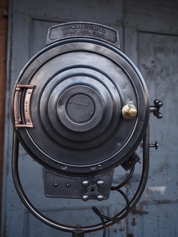 Rare gros projecteur cinema MCALISTER des studios Hollywood Californie 30/40 bronze – Image 17