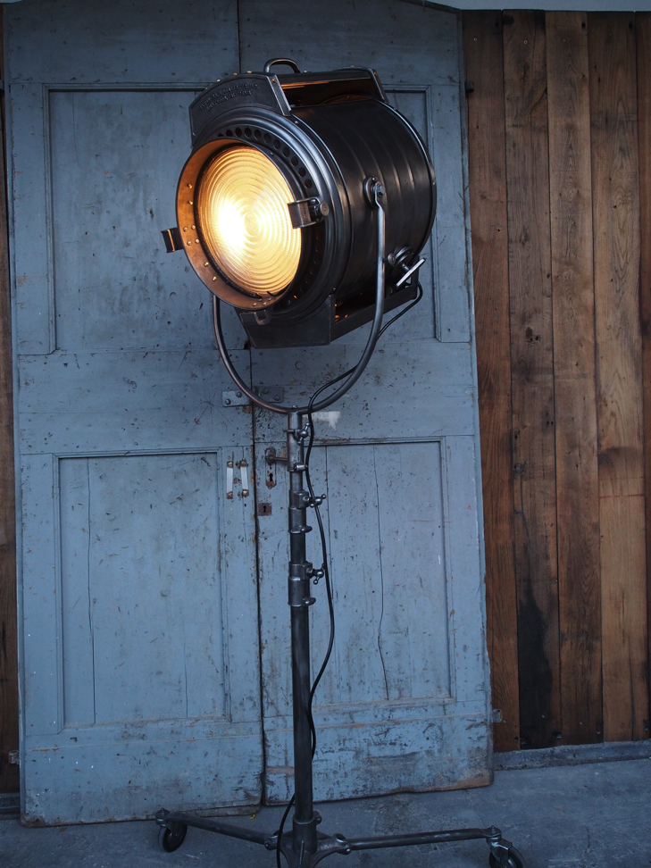 Rare tres gros projecteur cinema MCALISTER des studios Hollywood Californie – Image 3
