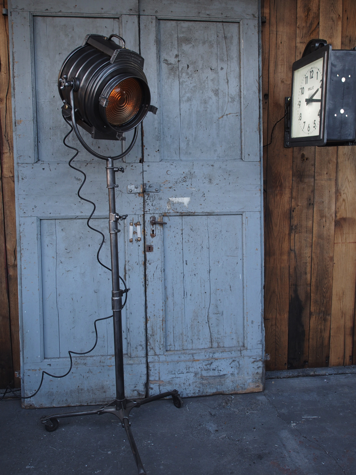 projecteur cinema MCALISTER des studios Hollywood Californie pied roulettes – Image 2