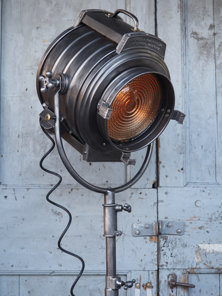 projecteur cinema MCALISTER des studios Hollywood Californie pied roulettes – Image 3