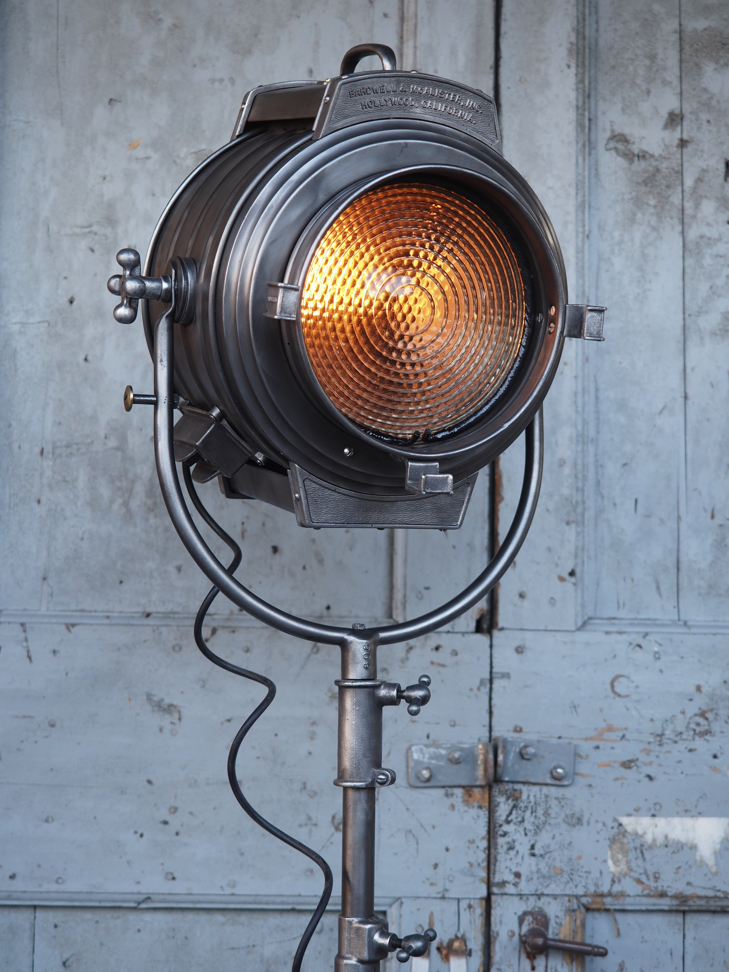 projecteur cinema MCALISTER des studios Hollywood Californie pied roulettes – Image 16