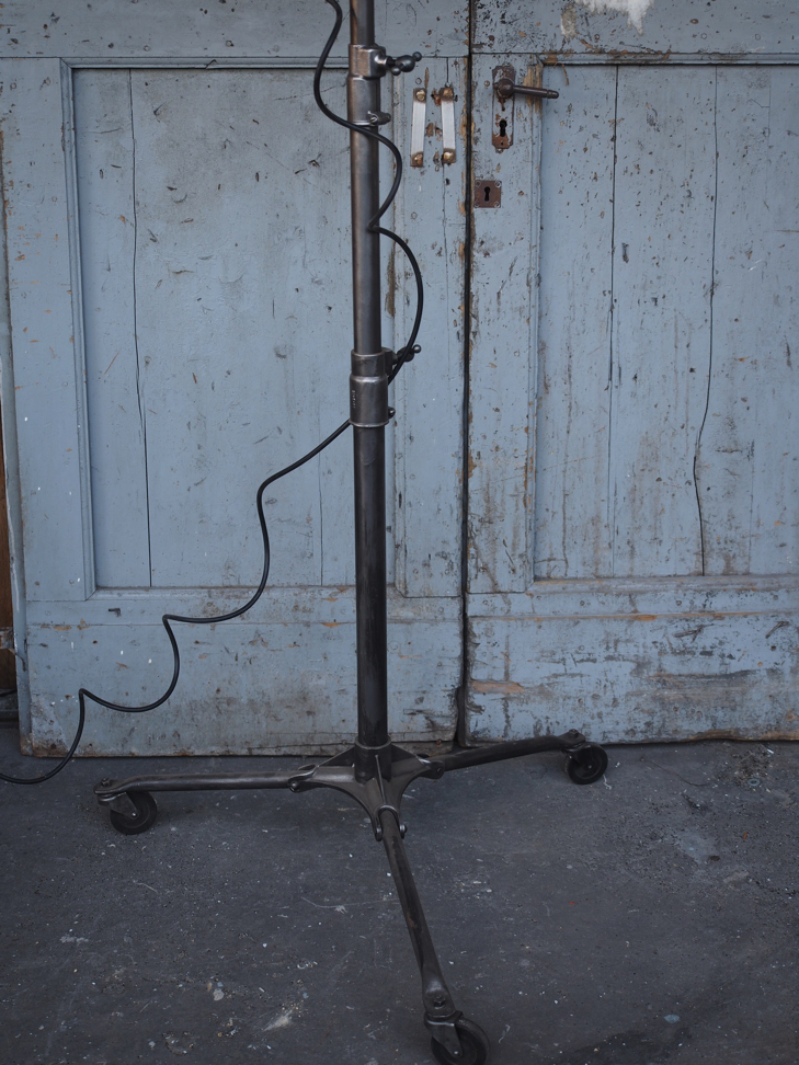 projecteur cinema MCALISTER des studios Hollywood Californie pied roulettes – Image 17