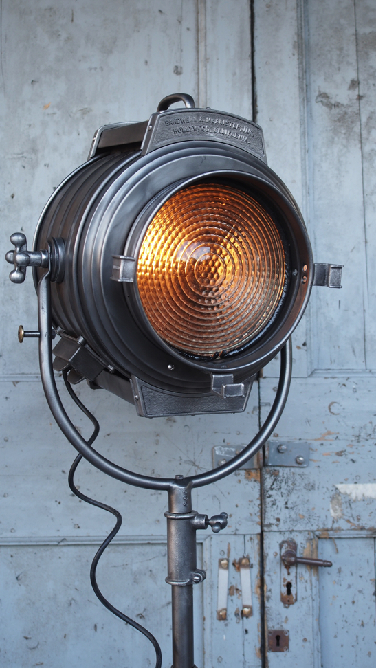 projecteur cinema MCALISTER des studios Hollywood Californie pied roulettes – Image 4