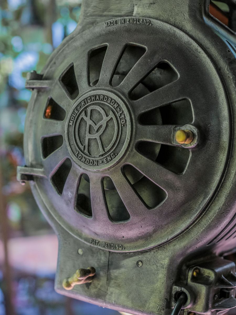 grand projecteur cinema MOLE RICHARDSON studio PINWOOD – Image 8