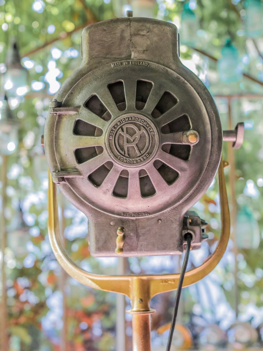 grand projecteur cinema MOLE RICHARDSON studio PINWOOD – Image 6