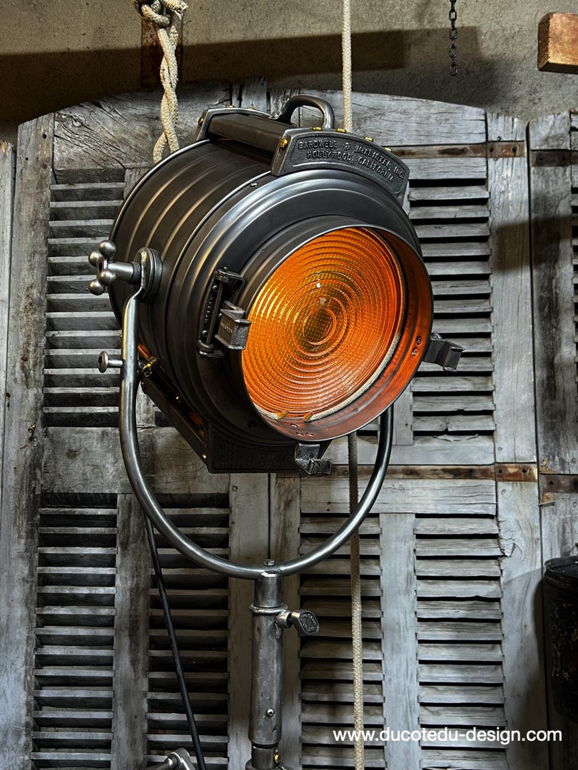 projecteur cinema MCALISTER des studios Hollywood Californie pied cremaillere – Image 2