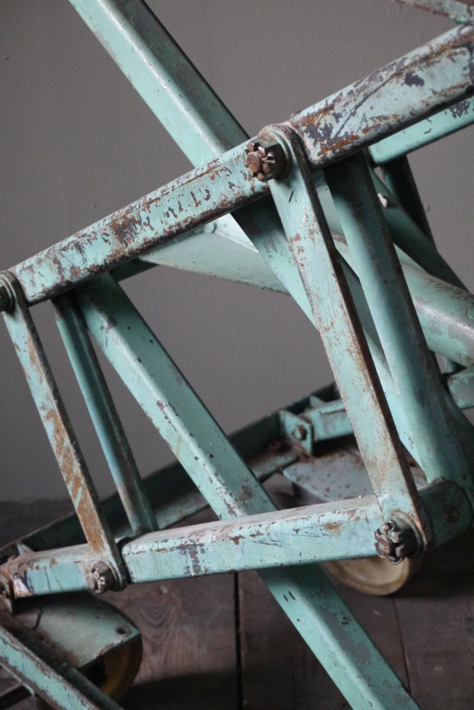 Ancienne table elevatrice d'atelier console ou table basse patine d'origine – Image 7