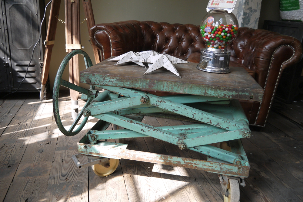 Ancienne table elevatrice d'atelier console ou table basse patine d'origine – Image 3