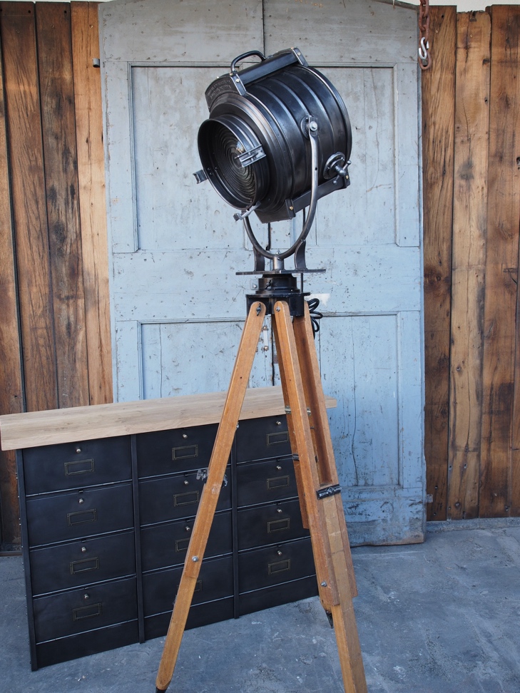 projecteur cinema MCALISTER des studios Hollywood Californie pied bois – Image 27