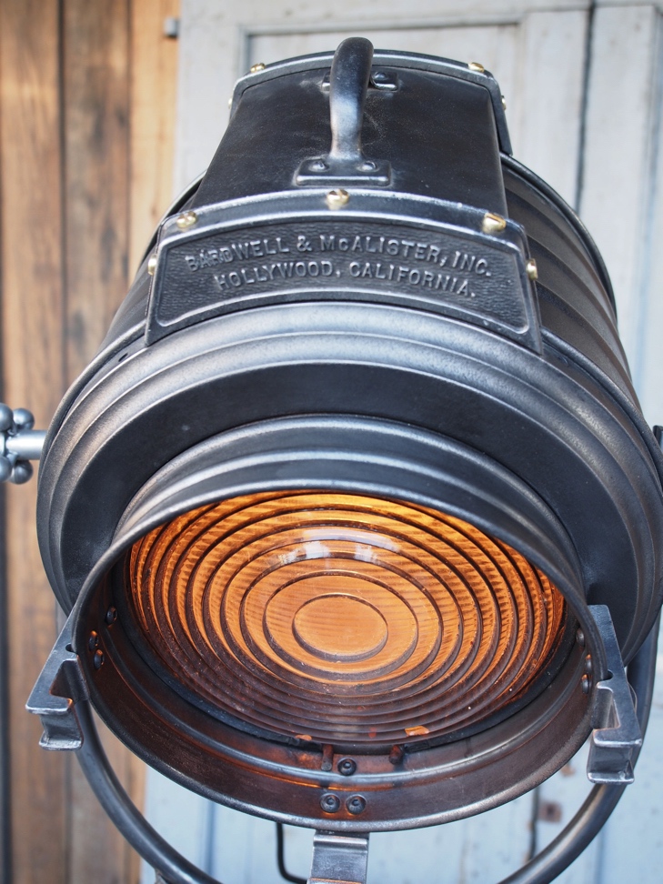 projecteur cinema MCALISTER des studios Hollywood Californie pied bois – Image 17