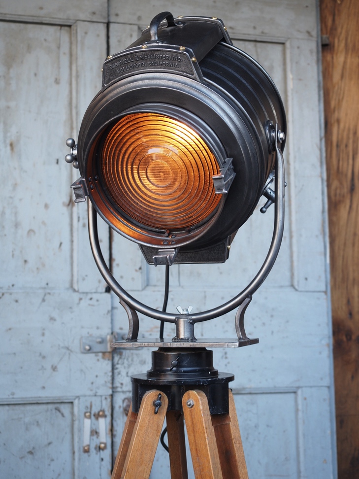 projecteur cinema MCALISTER des studios Hollywood Californie pied bois – Image 20