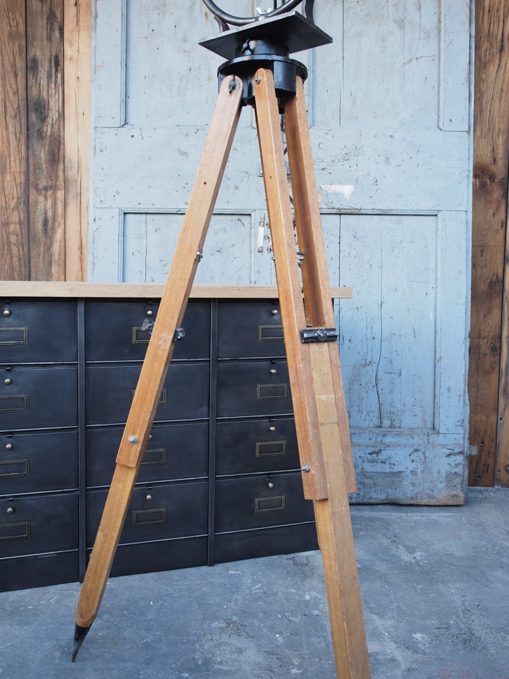 projecteur cinema MCALISTER des studios Hollywood Californie pied bois – Image 24