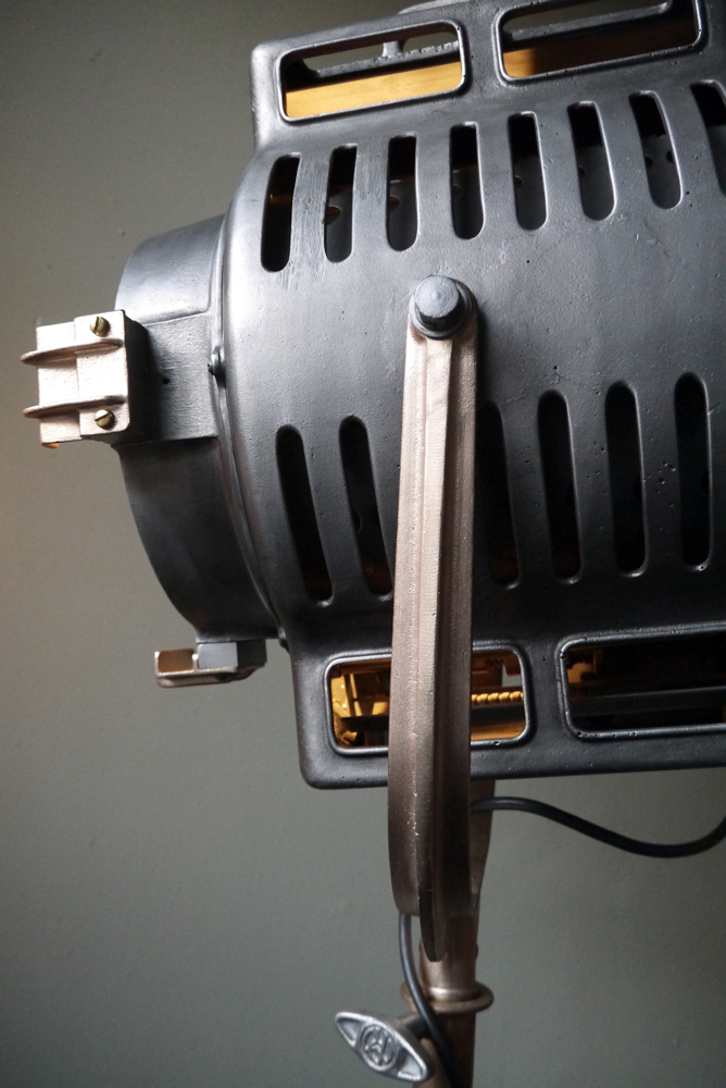 Ancien rare projecteur cinema hollywood Richardson 1930/40 pied cinema roulette – Image 14