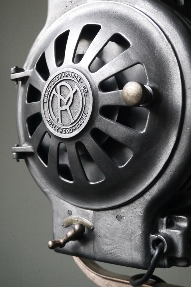 Ancien rare projecteur cinema hollywood Richardson 1930/40 pied cinema roulette – Image 19