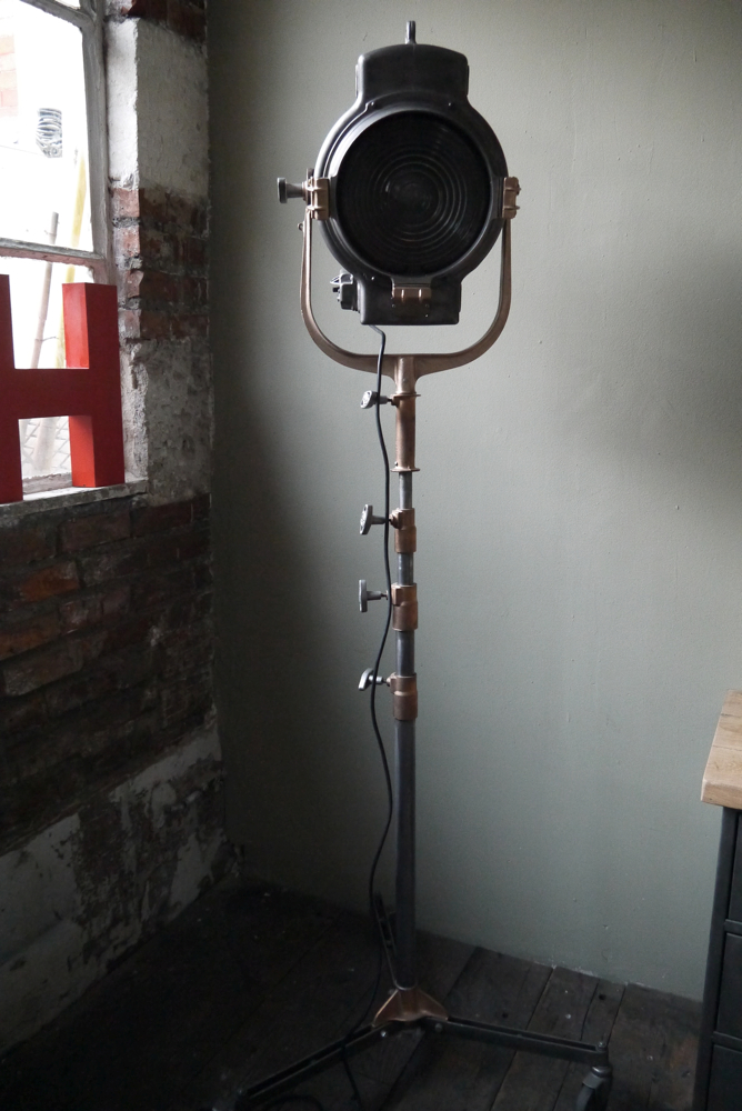 Ancien rare projecteur cinema hollywood Richardson 1930/40 pied cinema roulette – Image 20