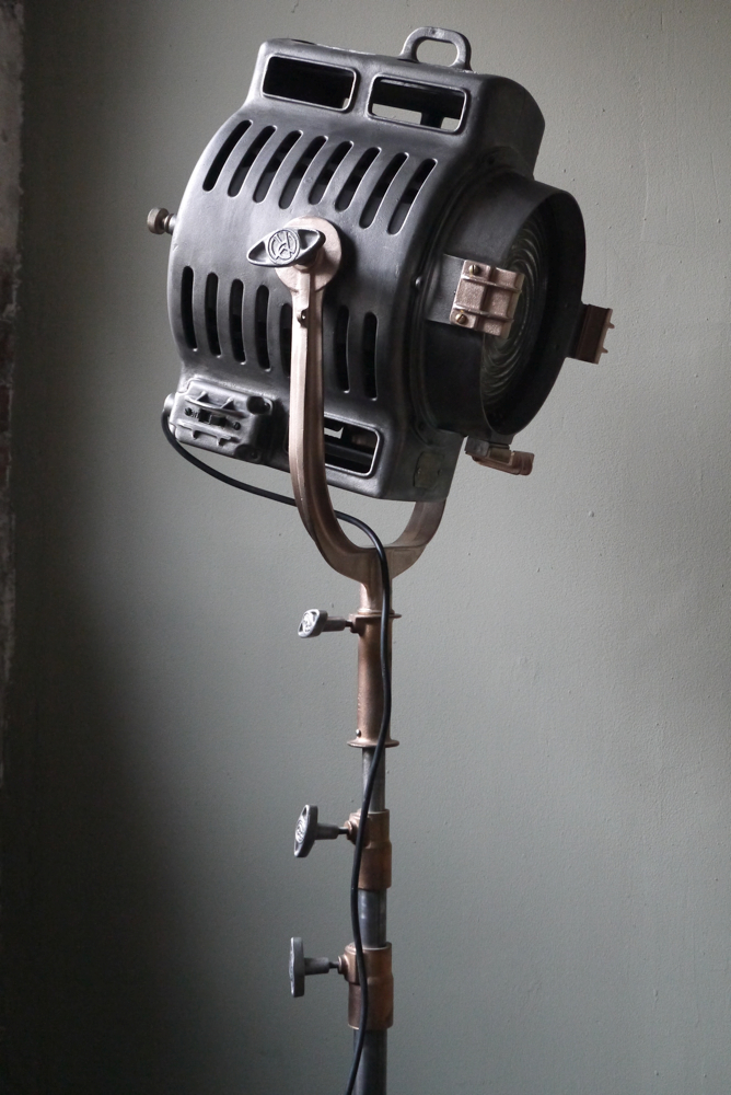 Ancien rare projecteur cinema hollywood Richardson 1930/40 pied cinema roulette – Image 21