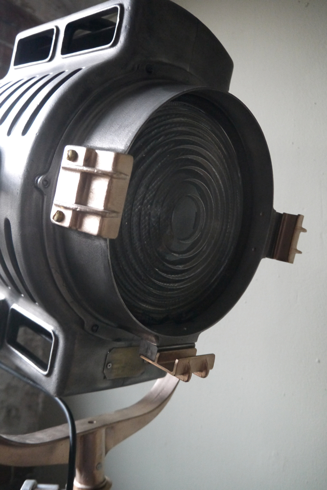 Ancien rare projecteur cinema hollywood Richardson 1930/40 pied cinema roulette – Image 22