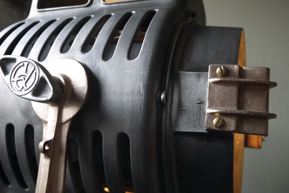 Ancien rare projecteur cinema hollywood Richardson 1930/40 pied cinema roulette – Image 5