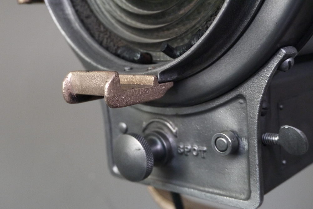 Tres rare ancien projecteur cinema hollywood Richardson 1930/40 pied cinema roulette – Image 6