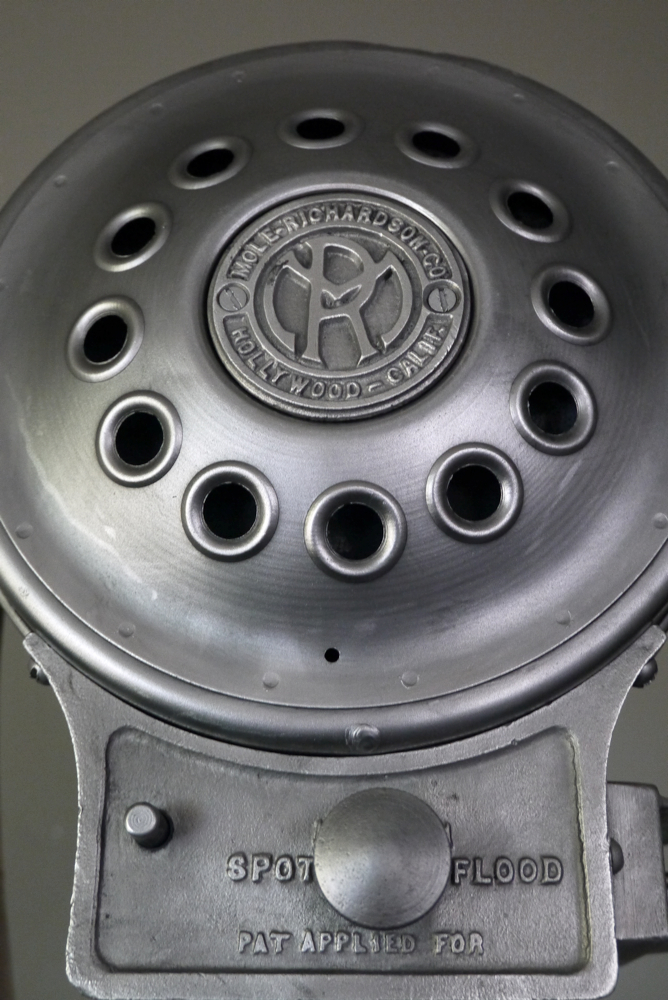 Tres rare ancien projecteur cinema hollywood Richardson 1930/40 pied cinema roulette – Image 11