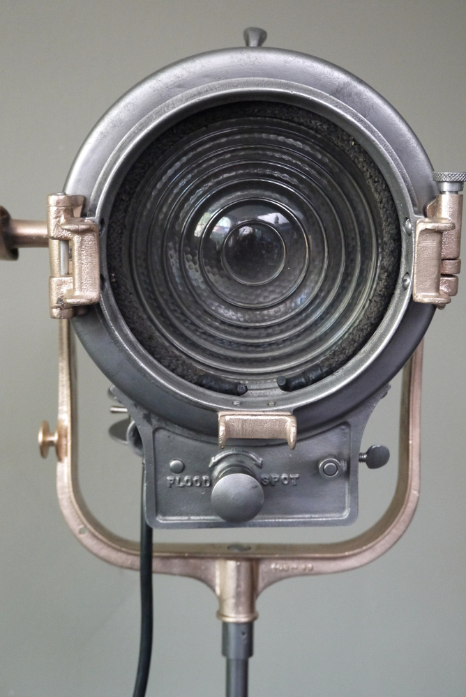 Tres rare ancien projecteur cinema hollywood Richardson 1930/40 pied cinema roulette – Image 16