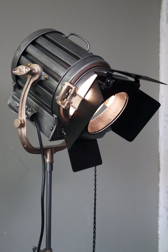 Tres rare ancien projecteur cinema hollywood Richardson 1930/40 pied cinema roulette – Image 20