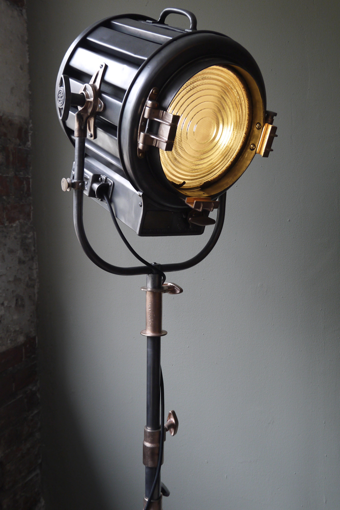 Ancien projecteur cinema hollywood Richardson 1930/40 pied cinema roulette – Image 2