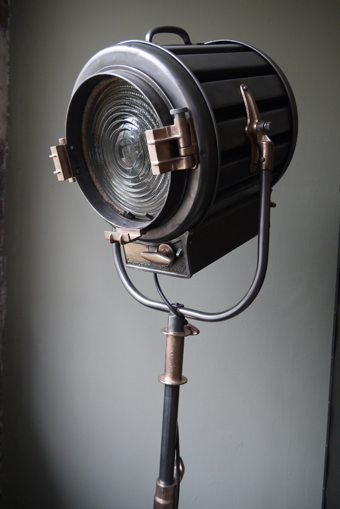 Ancien projecteur cinema hollywood Richardson 1930/40 pied cinema roulette – Image 7