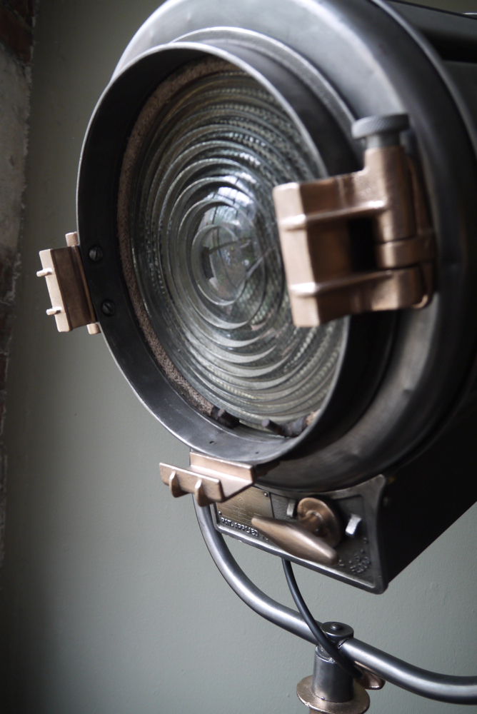 Ancien projecteur cinema hollywood Richardson 1930/40 pied cinema roulette – Image 8