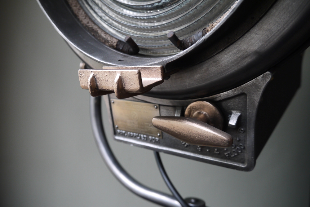 Ancien projecteur cinema hollywood Richardson 1930/40 pied cinema roulette – Image 9