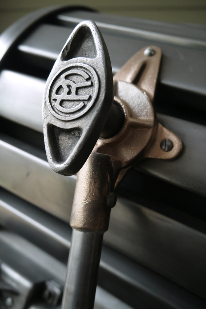 Ancien projecteur cinema hollywood Richardson 1930/40 pied cinema roulette – Image 12