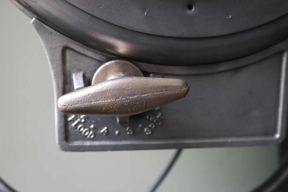 Ancien projecteur cinema hollywood Richardson 1930/40 pied cinema roulette – Image 16