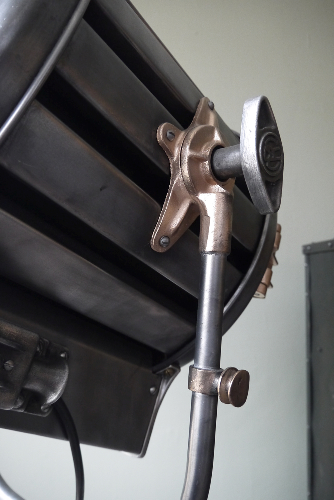 Ancien projecteur cinema hollywood Richardson 1930/40 pied cinema roulette – Image 17