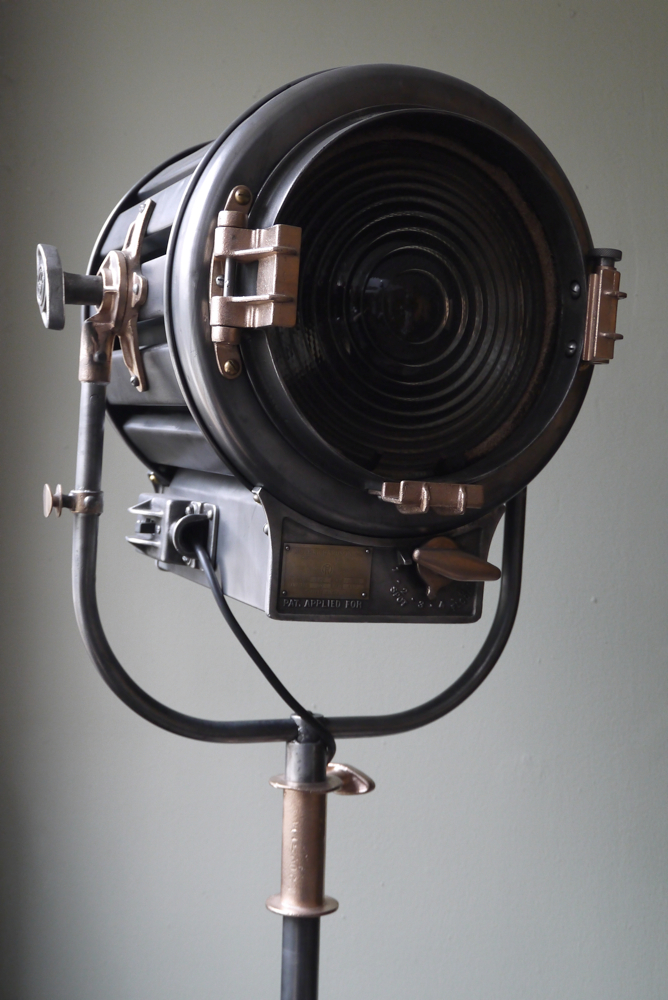 Ancien projecteur cinema hollywood Richardson 1930/40 pied cinema roulette – Image 19