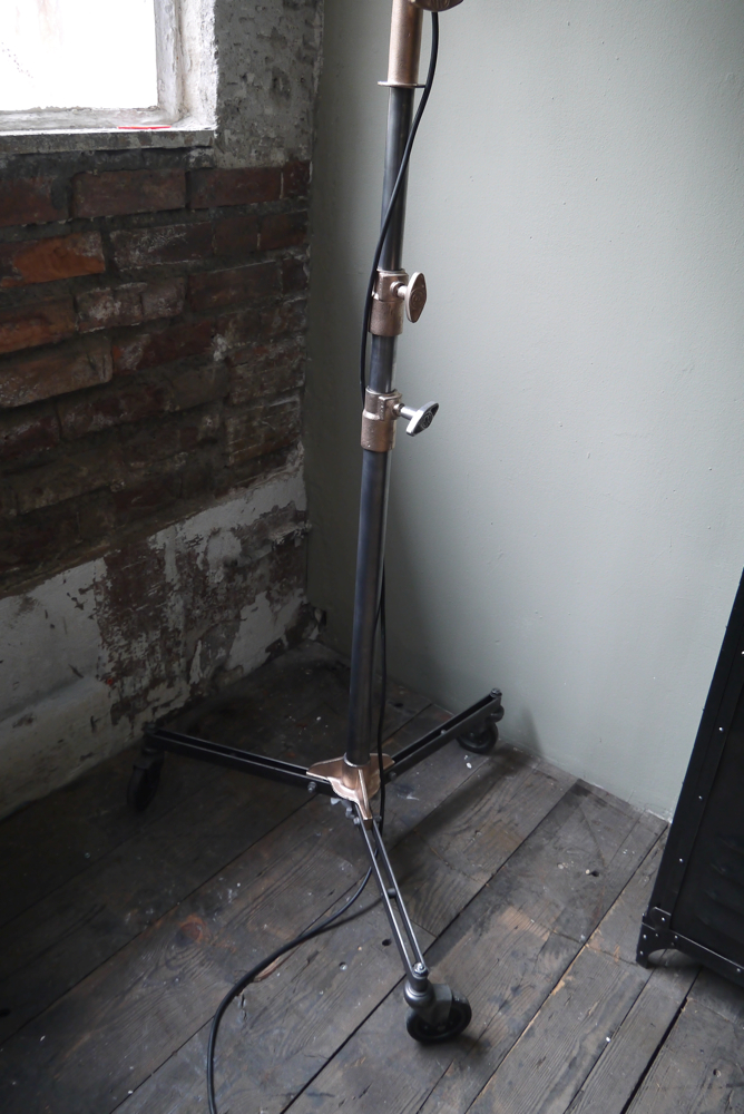 Ancien projecteur cinema hollywood Richardson 1930/40 pied cinema roulette – Image 23