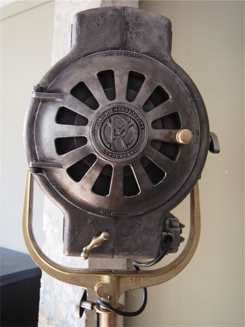 grand projecteur cinema MOLE RICHARDSON studio PINWOOD – Image 12