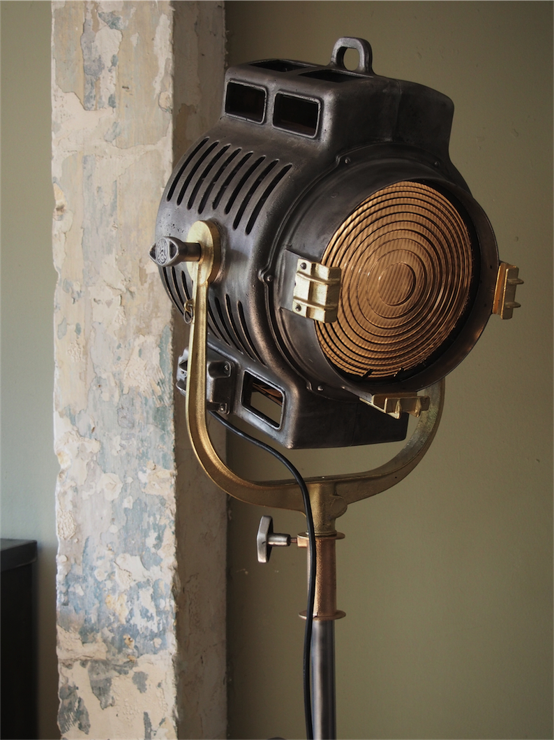 grand projecteur cinema MOLE RICHARDSON studio PINWOOD – Image 2