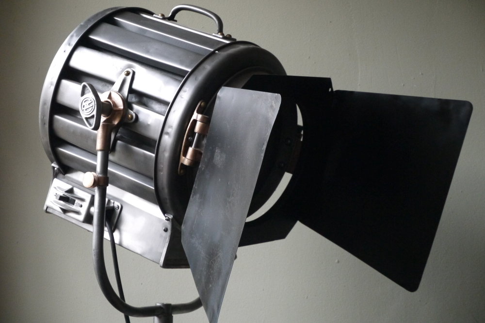 Ancien projecteur cinema hollywood Richardson 1930/40 pied cinema roulette – Image 5