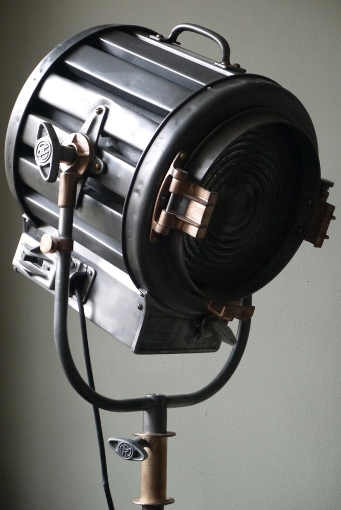 Ancien projecteur cinema hollywood Richardson 1930/40 pied cinema roulette – Image 4